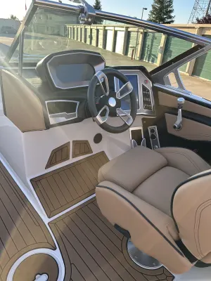 2021-mastercraft-xt22-138900-image6.webp