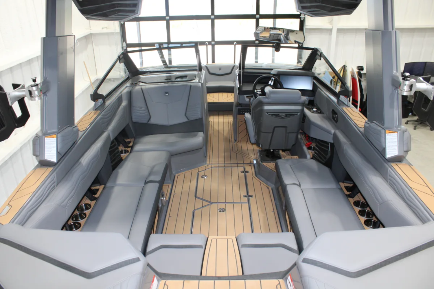 2025 Nautique G23