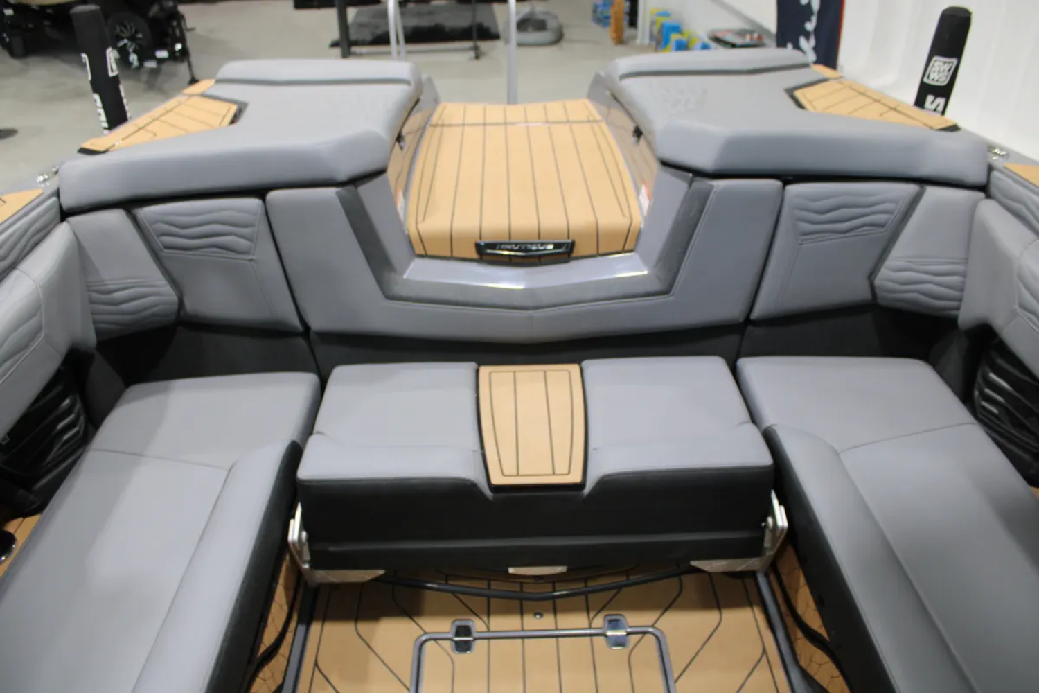 2025 Nautique G23