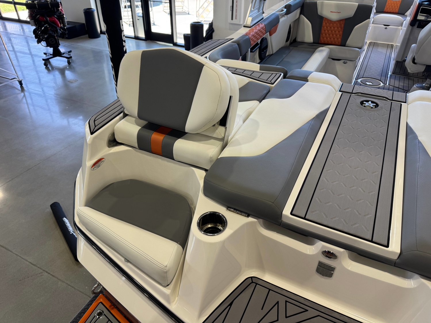 2023 MasterCraft XT22T