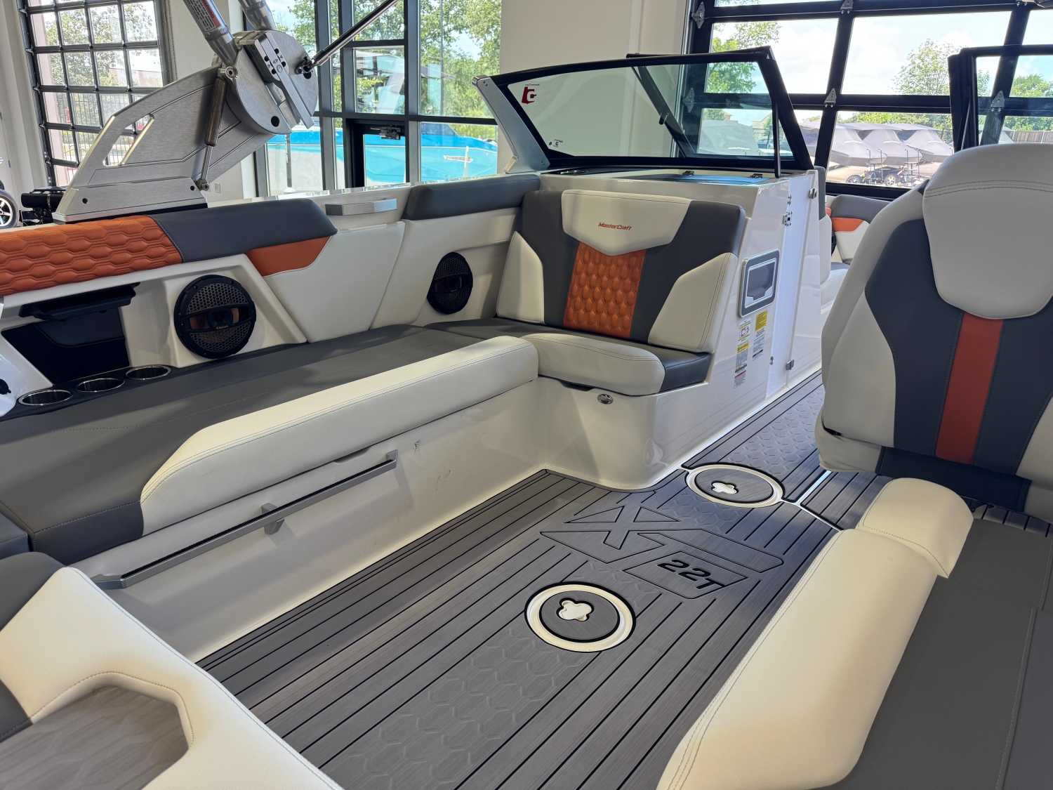 2023 MasterCraft XT22T
