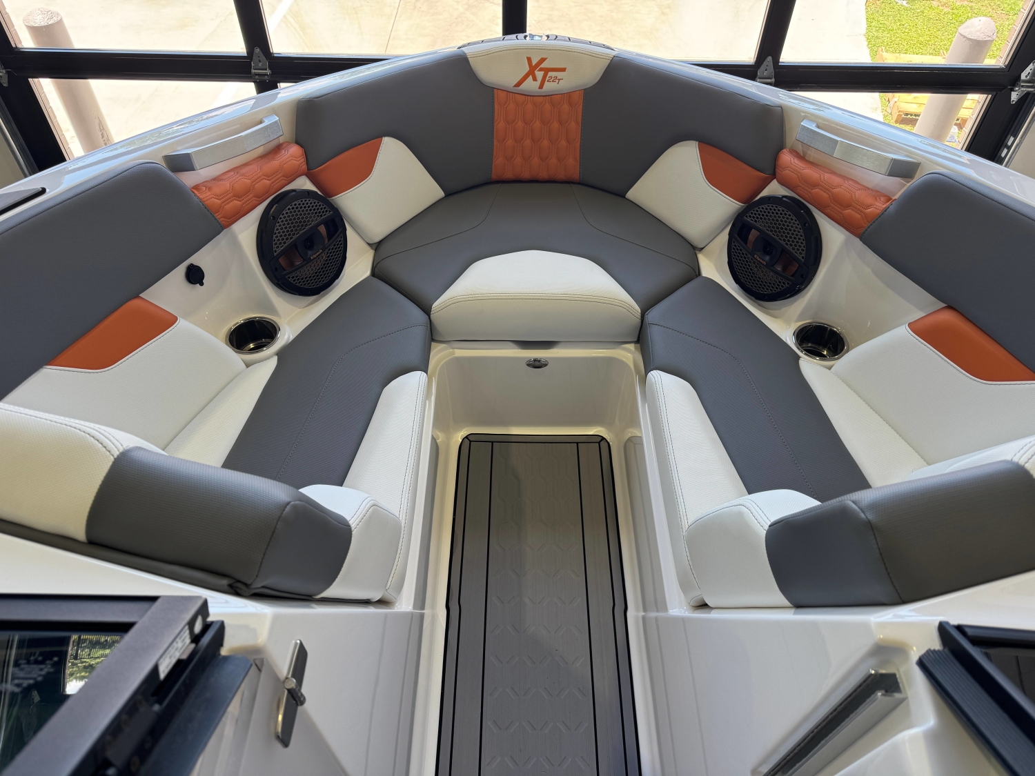2023 MasterCraft XT22T