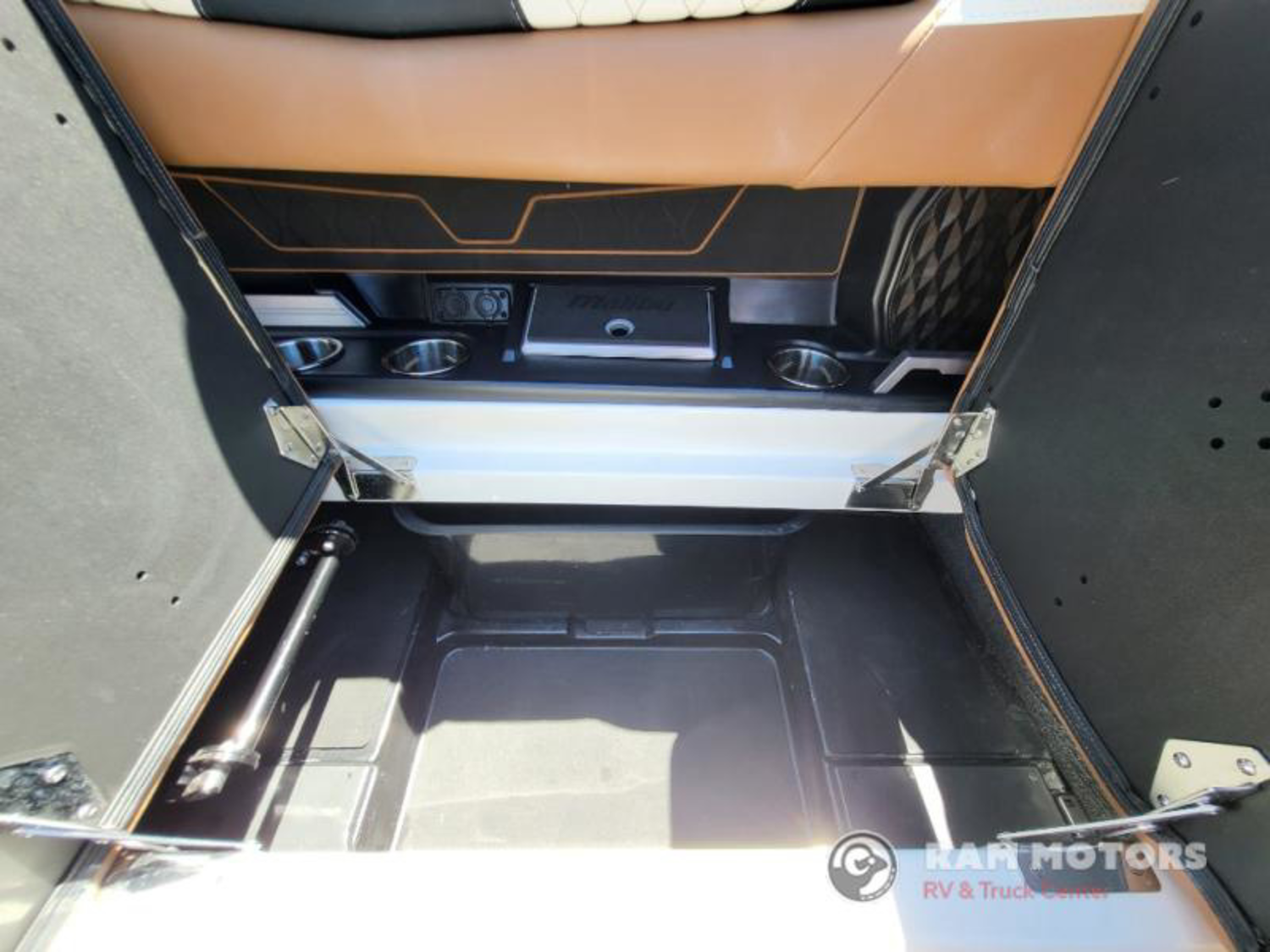 2023 Malibu Boats M Series M220