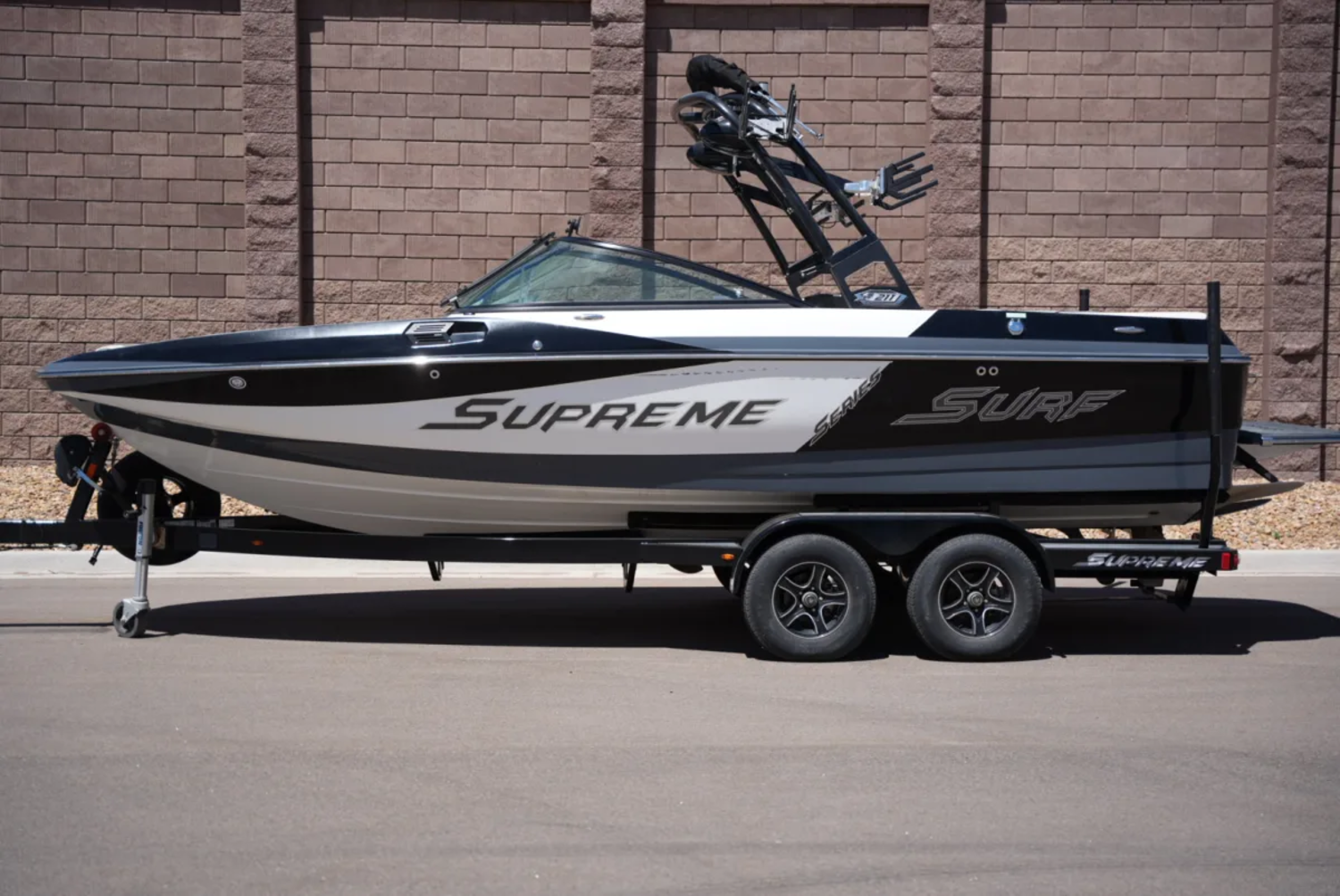 2016 Supreme S211