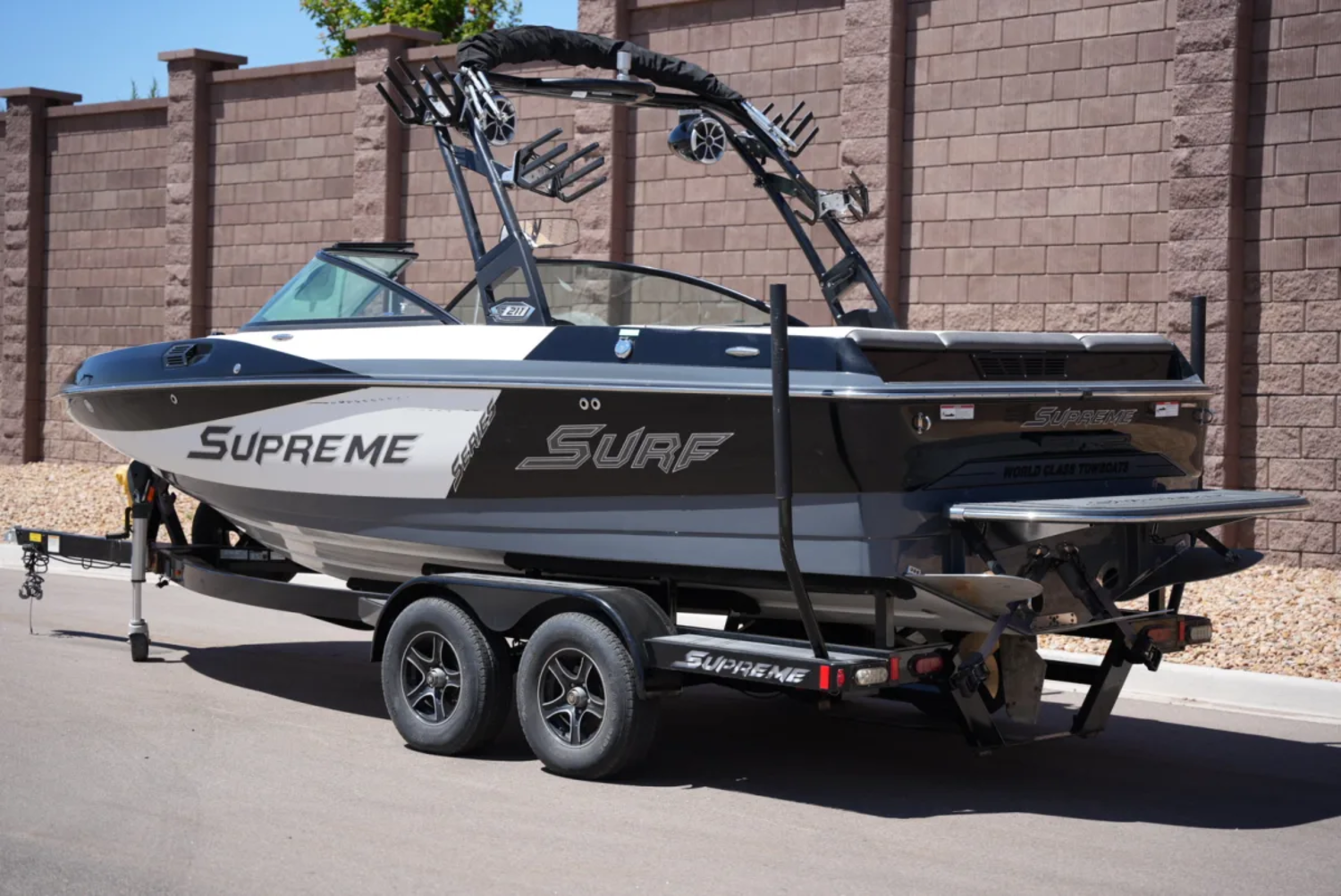 2016 Supreme S211