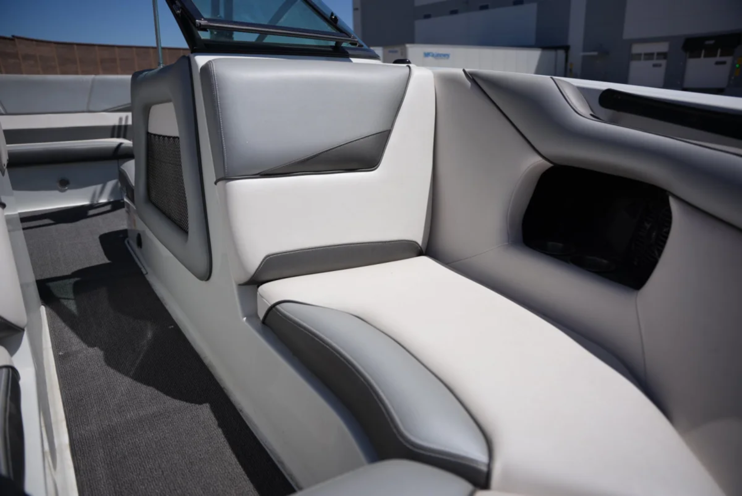 2016 Supreme S211