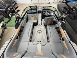 2025-mastercraft-xt23-139016-image17