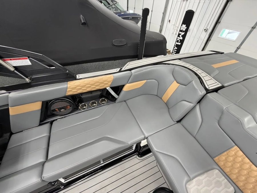 2025-mastercraft-xt23-139016-image18