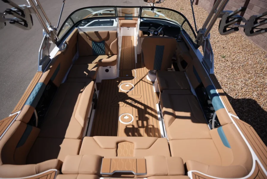 2026-mastercraft-xt24-139035-image14.webp