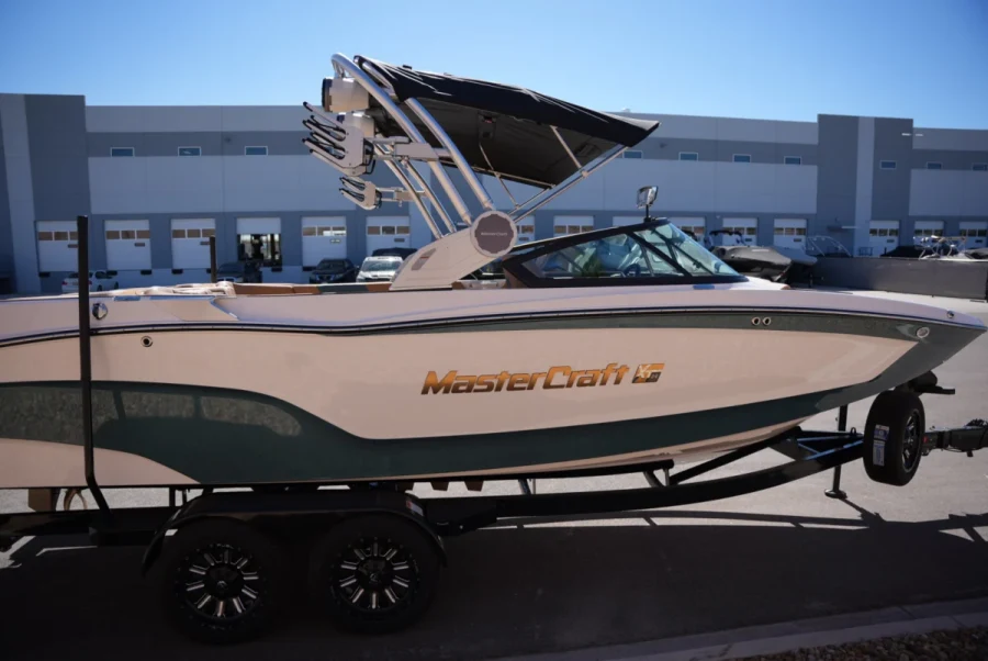 2026-mastercraft-xt24-139035-image2.webp