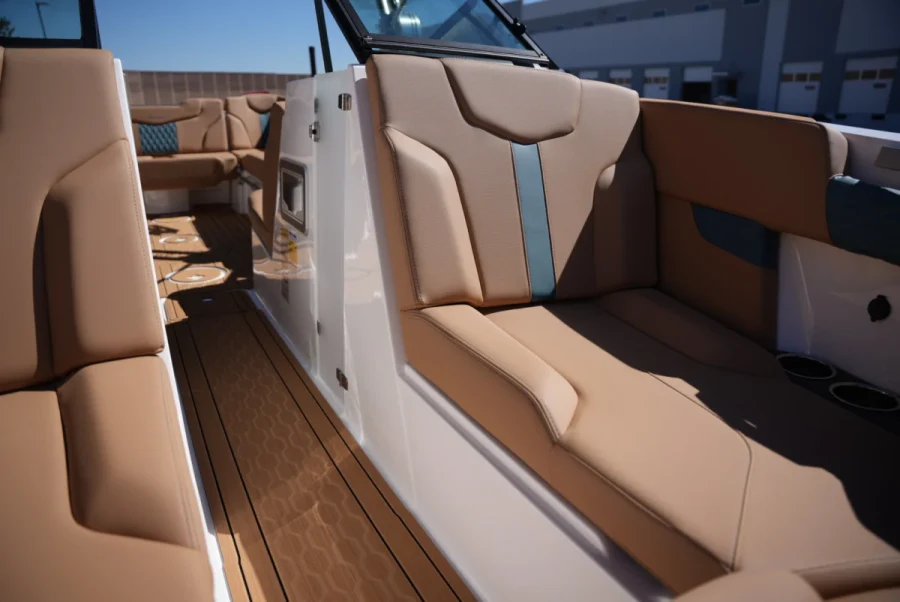 2026-mastercraft-xt24-139035-image8.webp