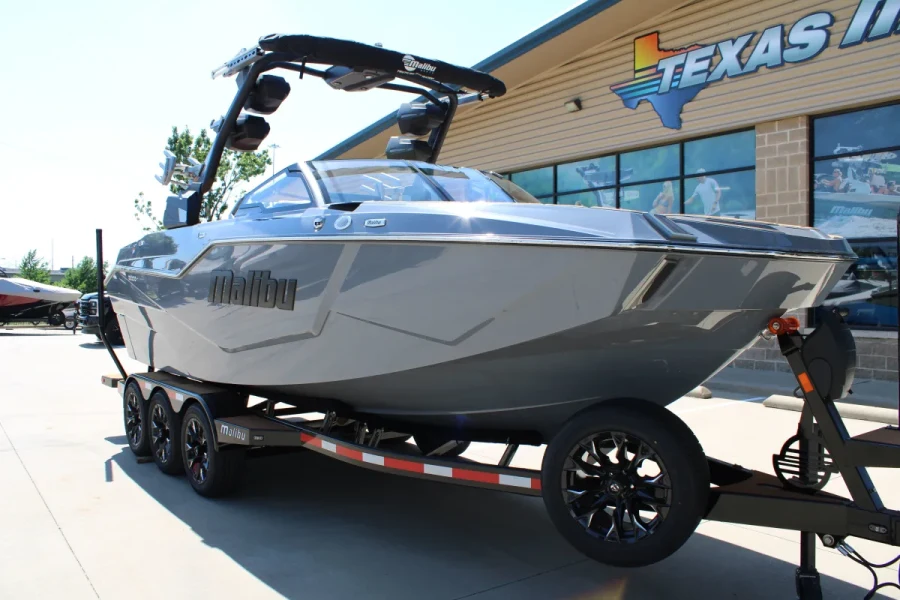 2026-malibu-m242-139116-image1.webp