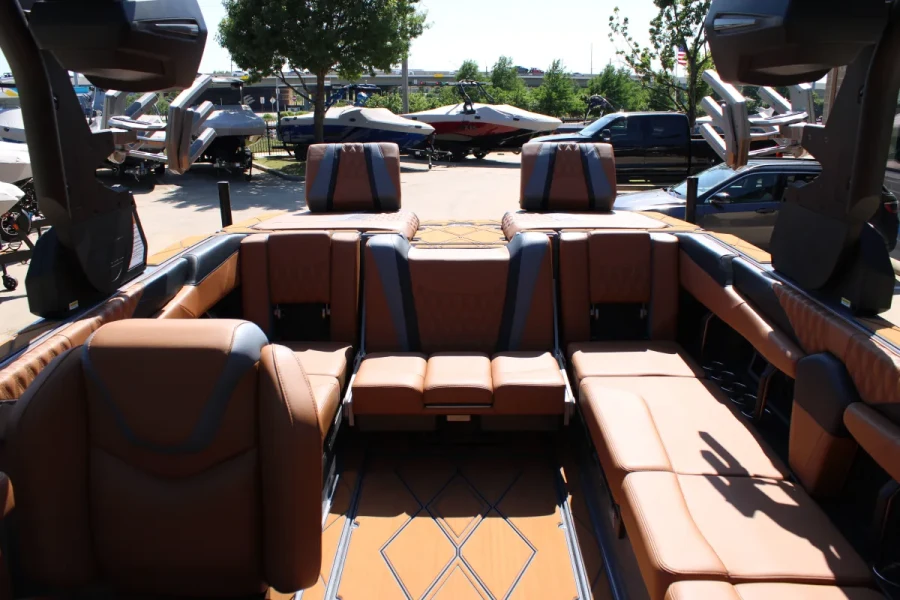 2026-malibu-m242-139116-image17.webp