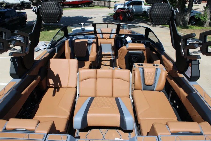 2026-malibu-m242-139116-image9.webp