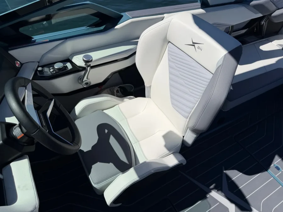 2026-mastercraft-x24-139126-image6.webp