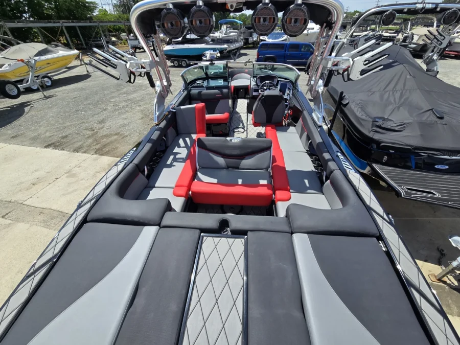 2019-mastercraft-xt25-139129-image3.webp