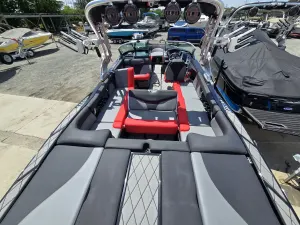 2019-mastercraft-xt25-139129-image3.webp