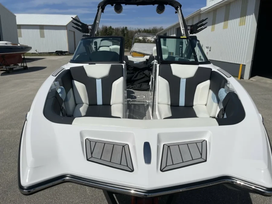 2022-mastercraft-xt24-137890-image1.webp