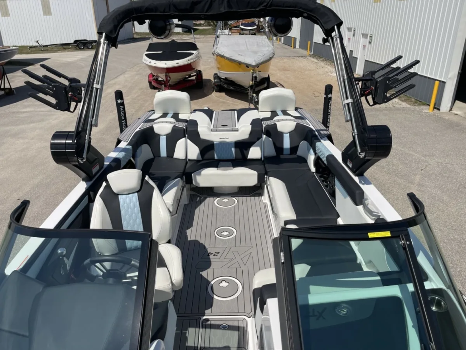 2022 MasterCraft XT24