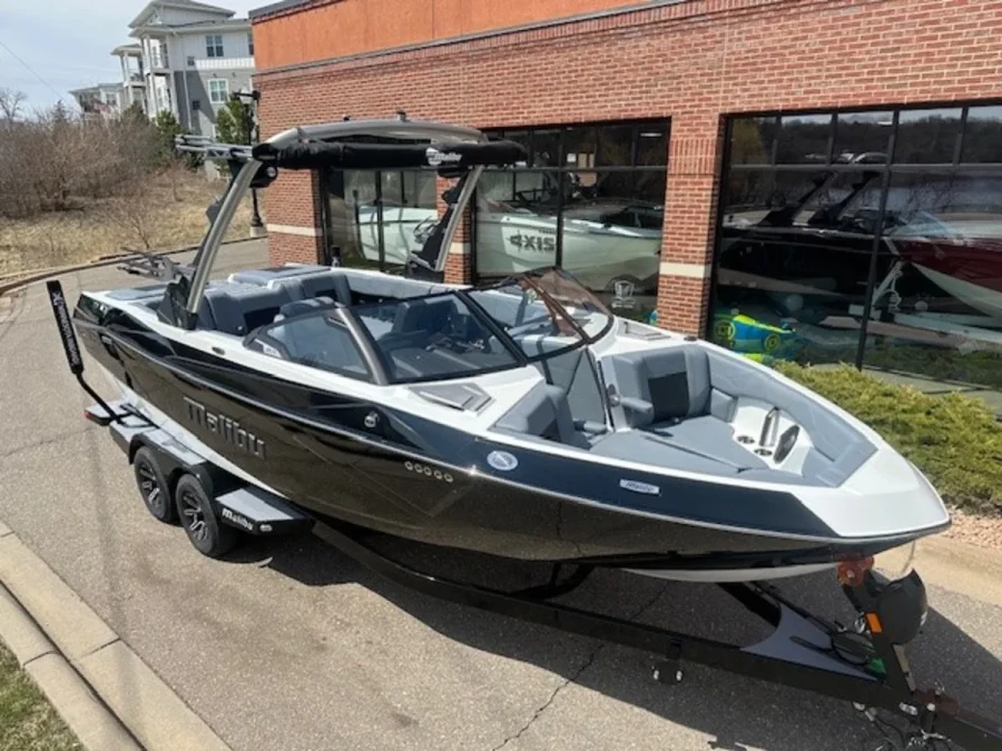 2025-malibu-wakesetter-23-lsv-137906-image14.webp