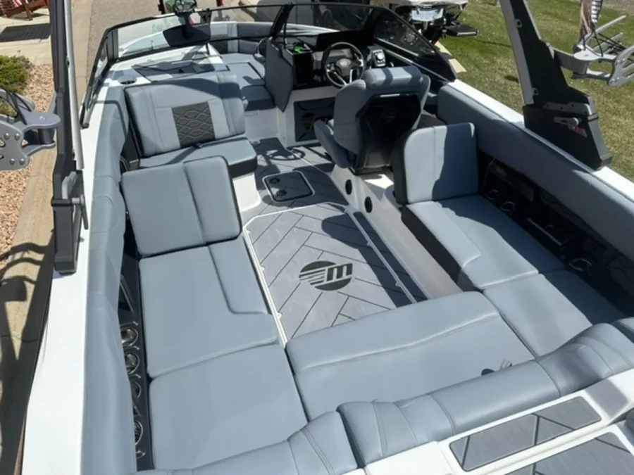 2025-malibu-wakesetter-23-lsv-137906-image2.webp