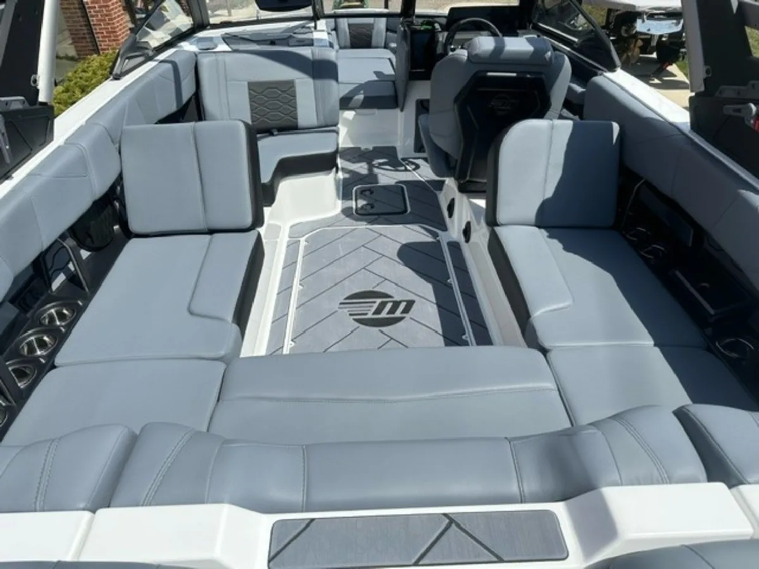 2025 Malibu 23 LSV -S7538