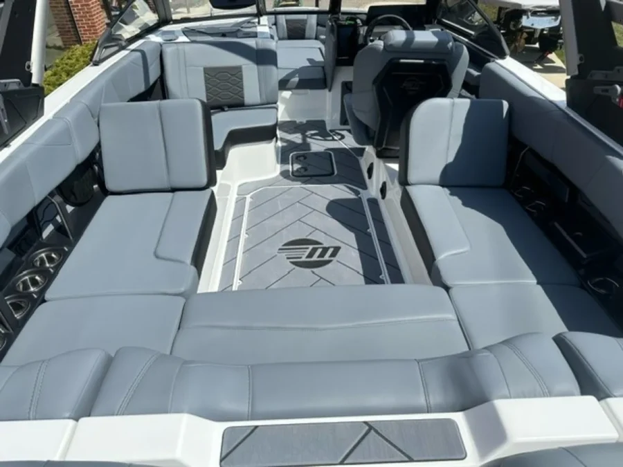2025-malibu-wakesetter-23-lsv-137906-image3.webp