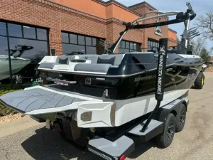 2025-malibu-wakesetter-23-lsv-137906-image5.webp