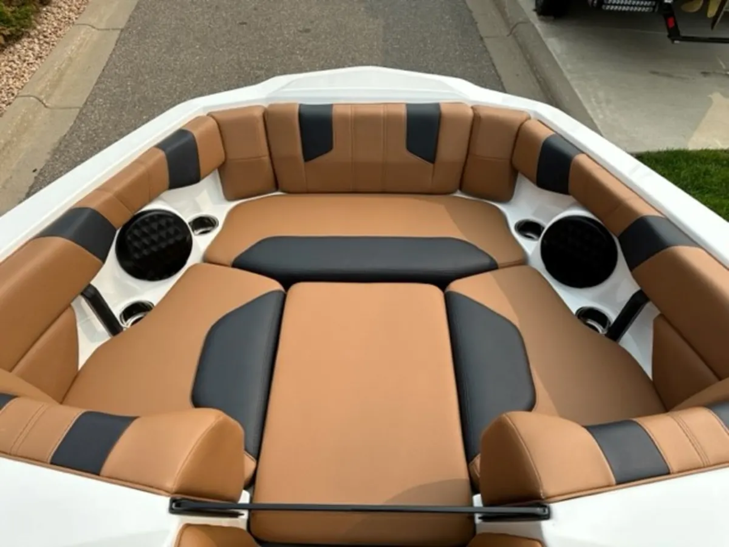 2023 Malibu 21 LX