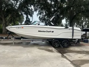 2022-mastercraft-xt24-137947-image1.webp