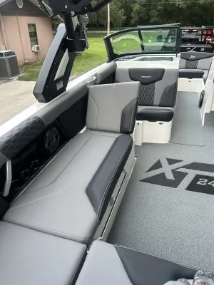 2022-mastercraft-xt24-137947-image12.webp
