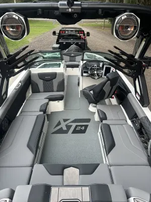 2022-mastercraft-xt24-137947-image5.webp