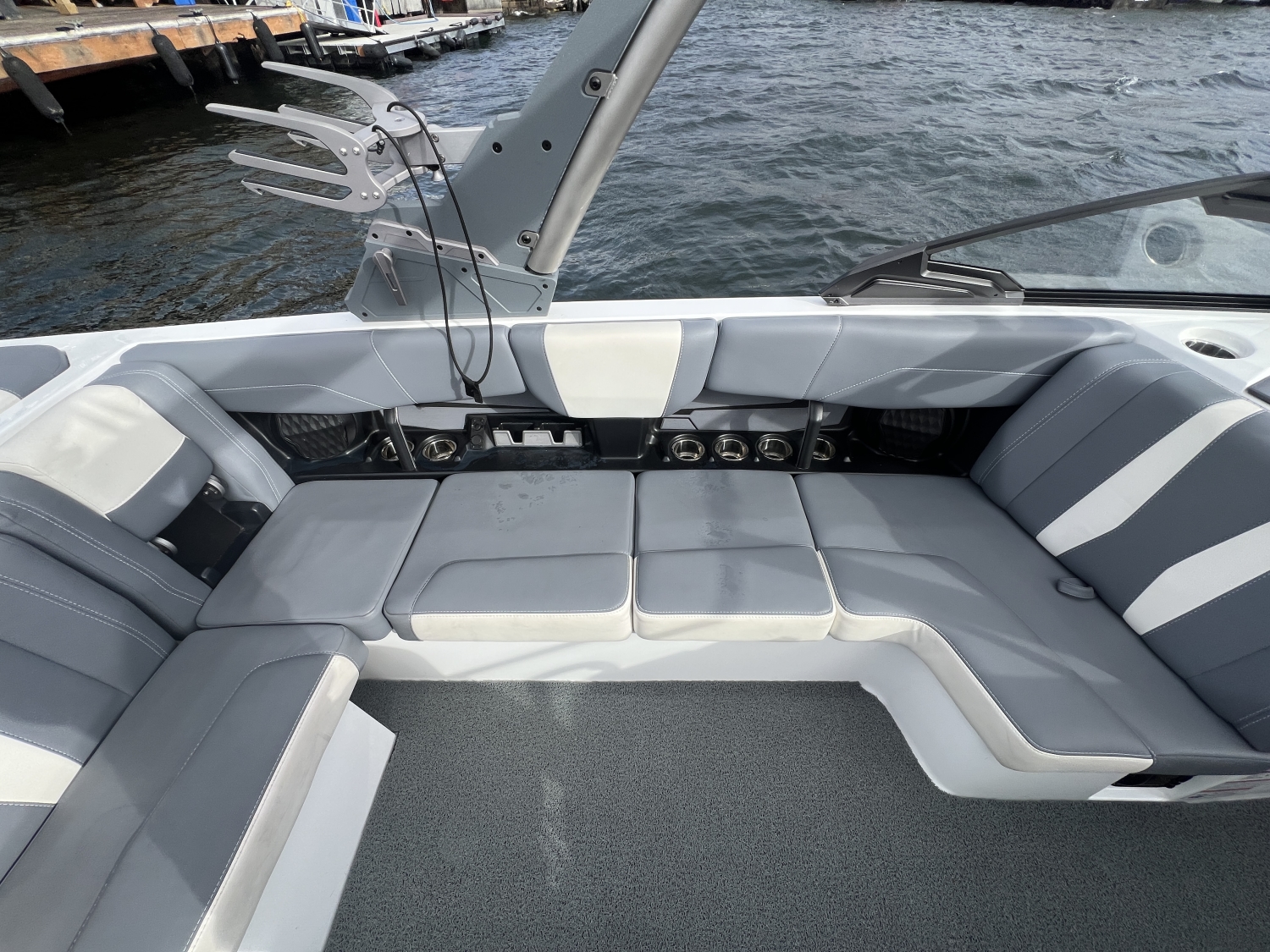 2025 Malibu 22 LSV