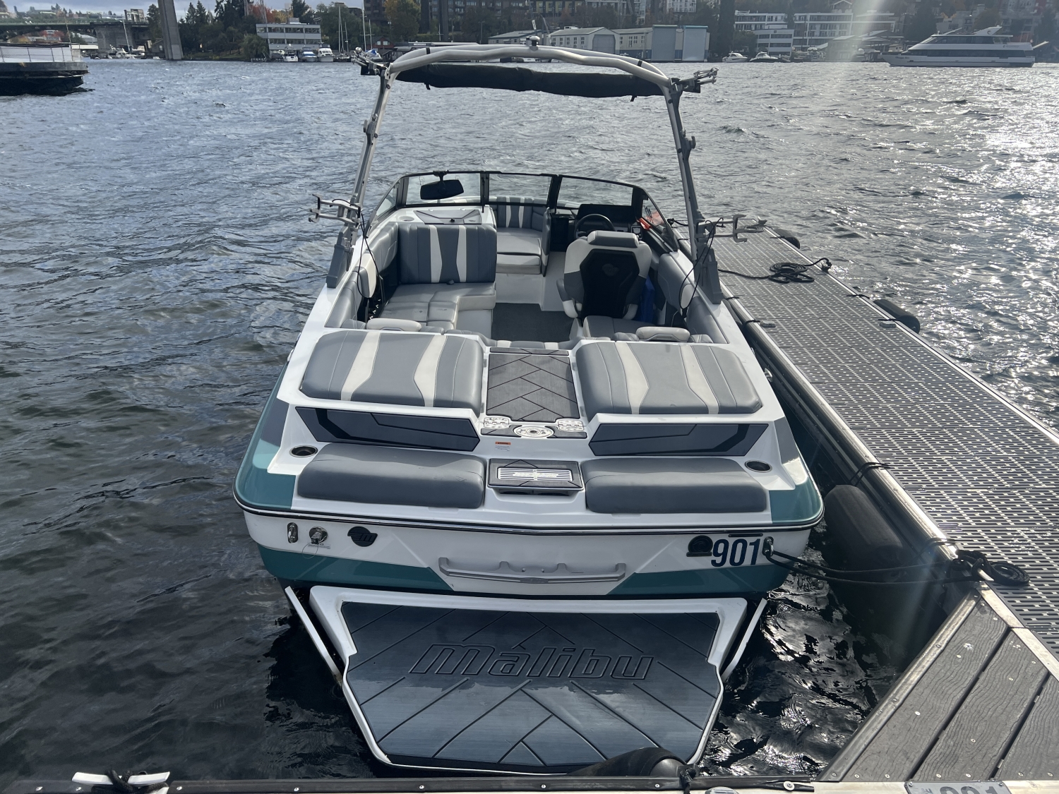 2025 Malibu 22 LSV