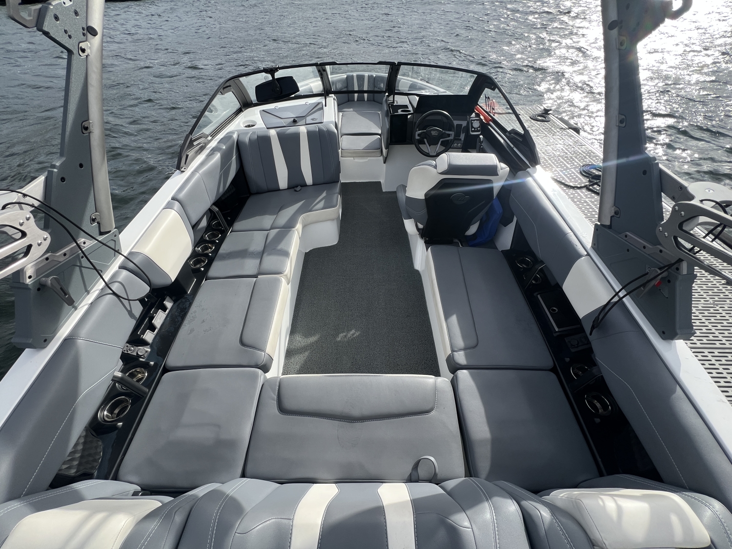 2025 Malibu 22 LSV