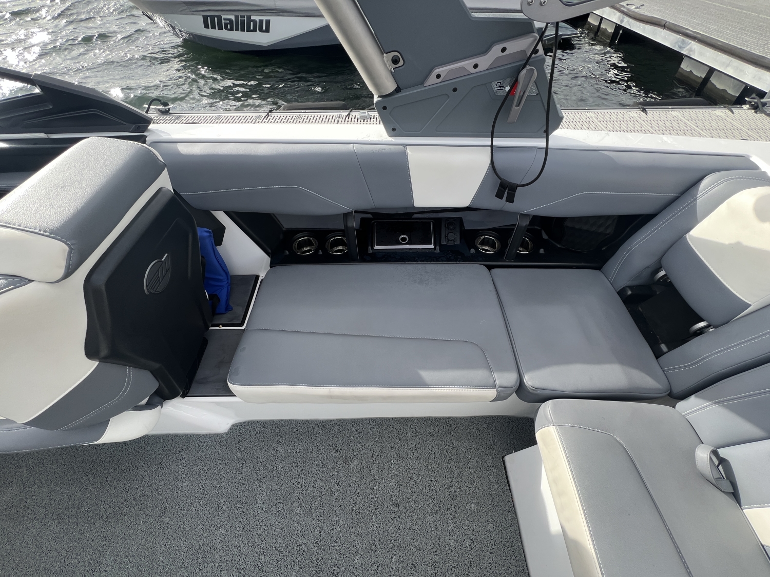 2025 Malibu 22 LSV