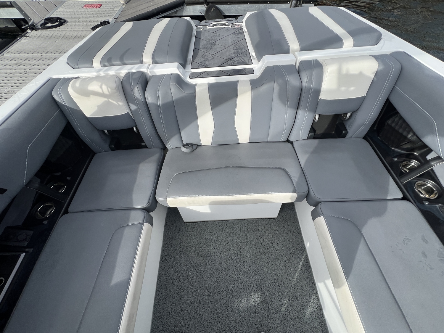 2025 Malibu 22 LSV