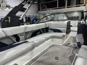 2019-malibu-wakesetter-24-mxz-137971-image10