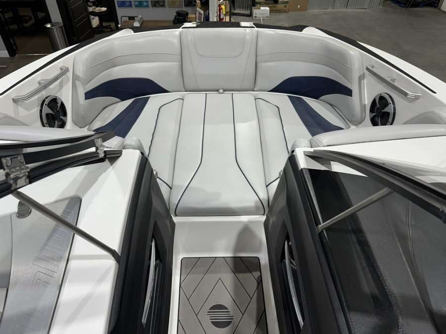 2019-malibu-wakesetter-24-mxz-137971-image15