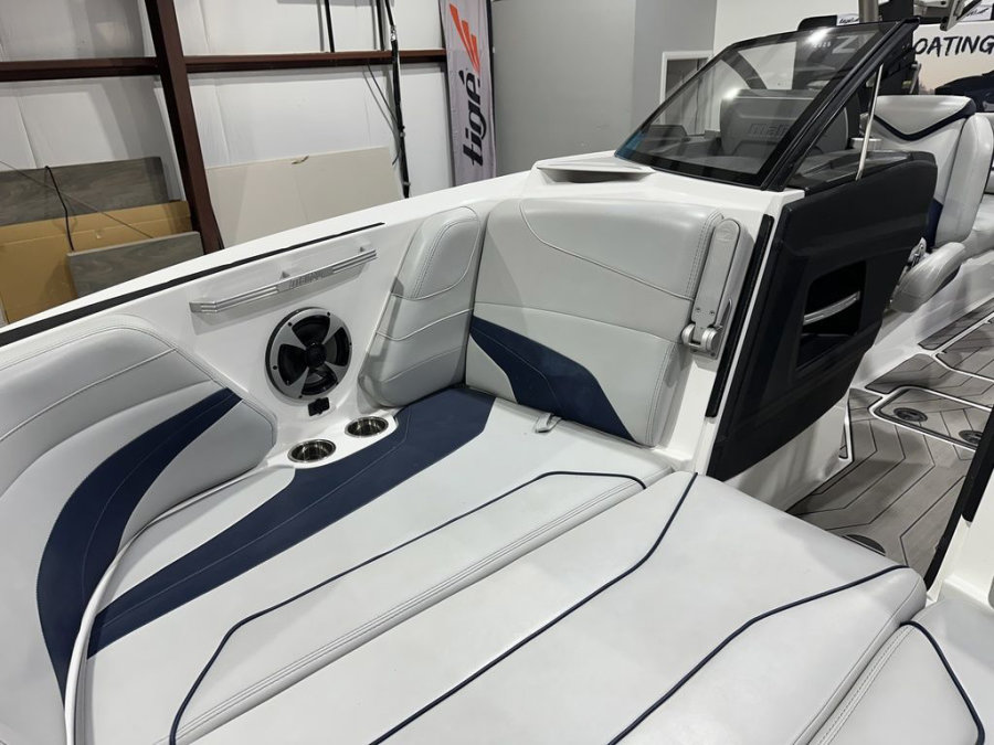 2019-malibu-wakesetter-24-mxz-137971-image16