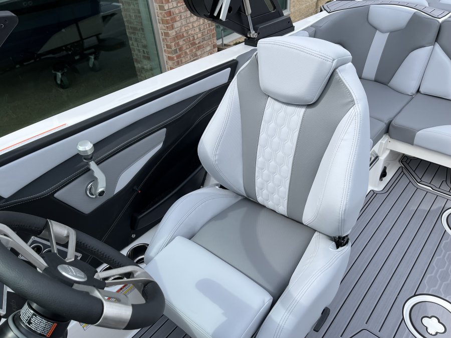 2023-mastercraft-xt20-137980-image13