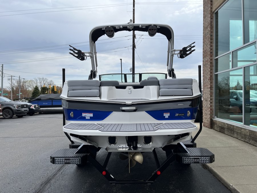 2023-mastercraft-xt20-137980-image4