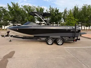 2010-malibu-wakesetter-247-lsv-137986-image0.webp