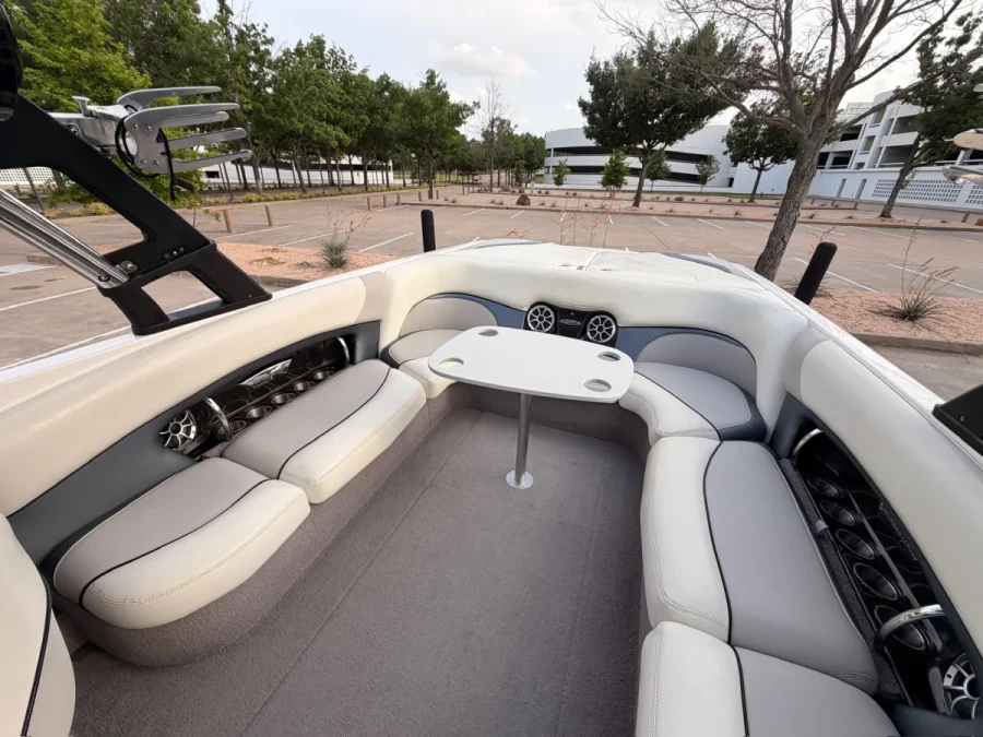 2010-malibu-wakesetter-247-lsv-137986-image12.webp