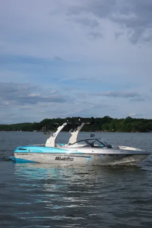 2017-malibu-wakesetter-23-lsv-137988-image0.webp