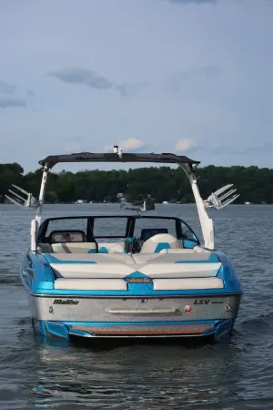 2017-malibu-wakesetter-23-lsv-137988-image2.webp