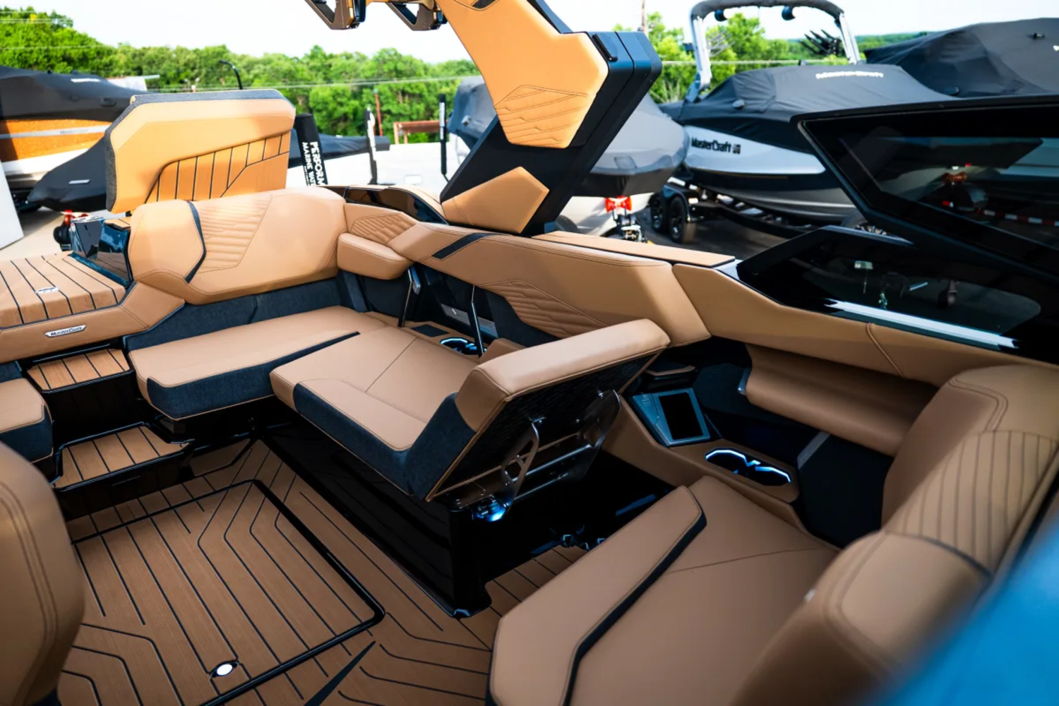 2027 MASTERCRAFT X23 SAPPHIRE BLUE FLAKE 