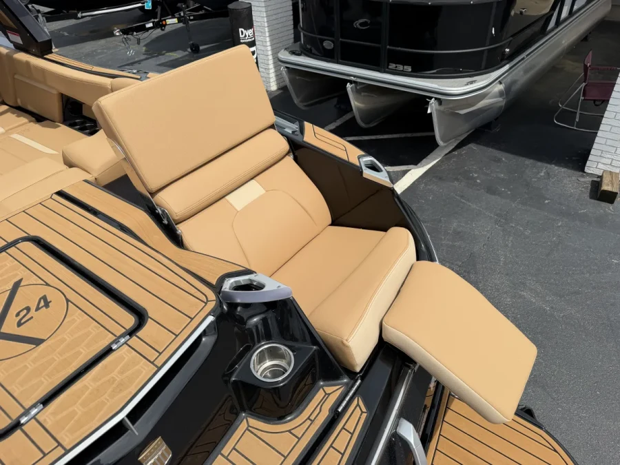 2025-mastercraft-x24-139183-image4.webp