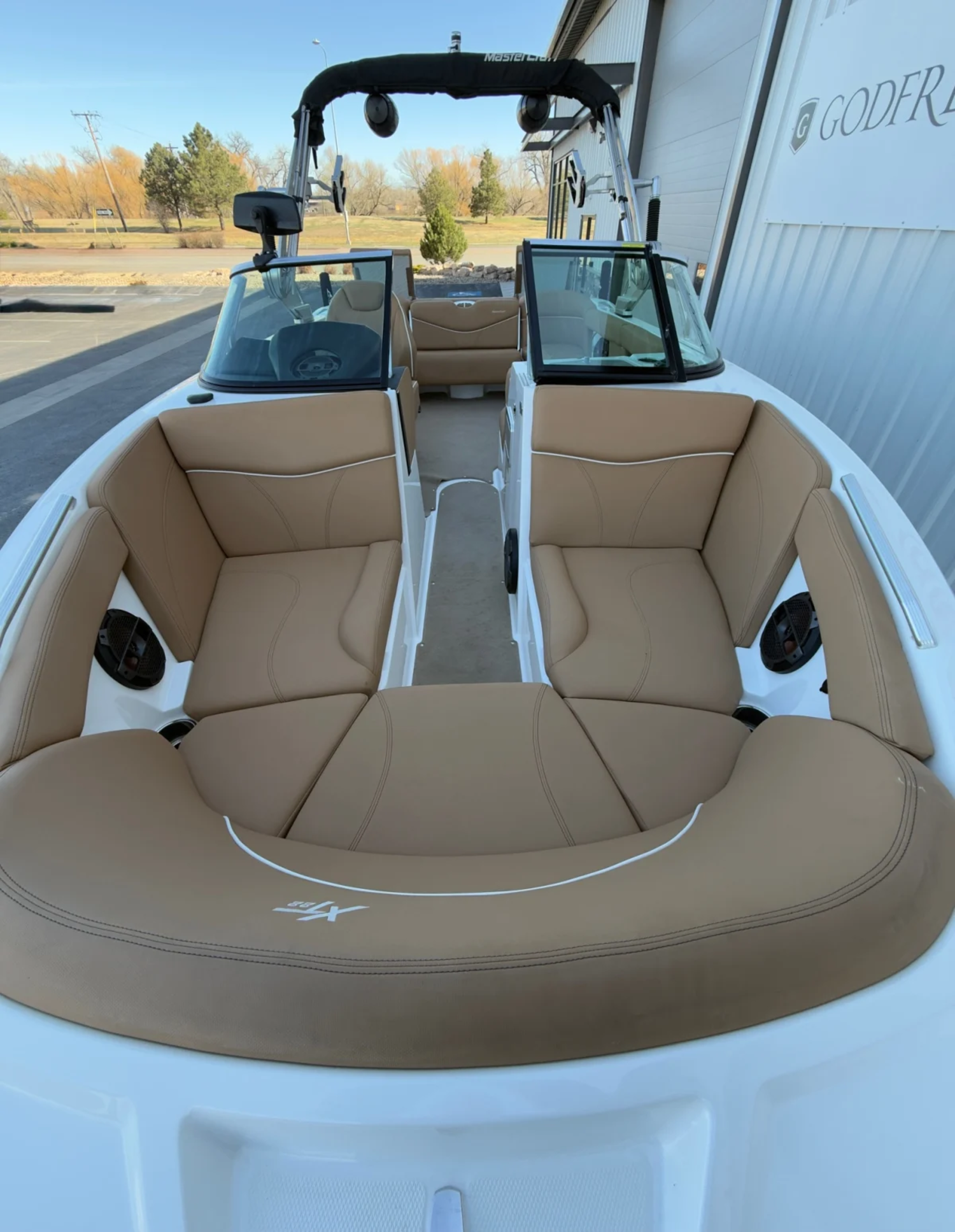 2018 MasterCraft XT22 