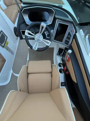2018-mastercraft-xt22-139184-image3.webp